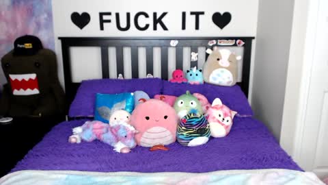 Snapshot of mackenziewolfe chatting on 01-20-25, 07:36 Mackenzie Wolfe online show from 01-20-25, 07:36