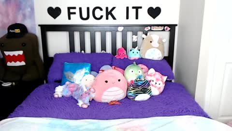 Snapshot of mackenziewolfe chatting on 01-23-25, 08:04 Mackenzie Wolfe online show from 01-23-25, 08:04