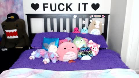 Snapshot of mackenziewolfe chatting on 02-07-25, 07:40 Mackenzie Wolfe online show from 02-07-25, 07:40