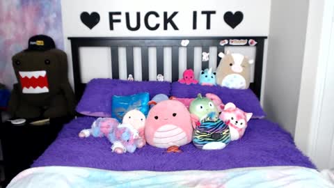 Snapshot of mackenziewolfe chatting on 02-18-25, 08:05 Mackenzie Wolfe online show from 02-18-25, 08:05