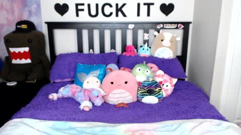 Snapshot of mackenziewolfe chatting on 02-20-25, 08:17 Mackenzie Wolfe online show from 02-20-25, 08:17