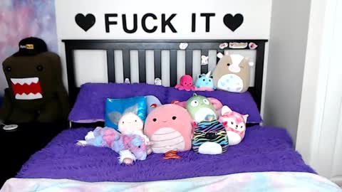 Snapshot of mackenziewolfe chatting on 02-25-25, 08:36 Mackenzie Wolfe online show from 02-25-25, 08:36