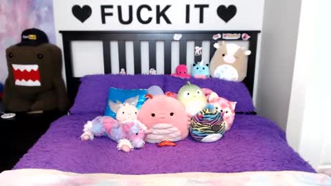 Snapshot of mackenziewolfe chatting on 09-11-25, 07:30 Mackenzie Wolfe online show from 09-11-25, 07:30