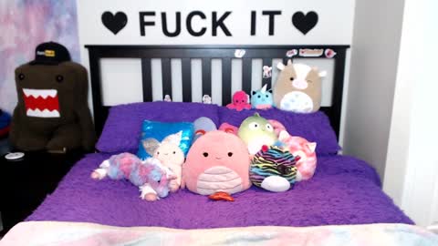 Snapshot of mackenziewolfe chatting on 09-15-25, 05:51 Mackenzie Wolfe online show from 09-15-25, 05:51