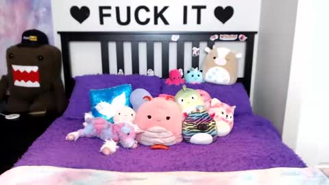 Snapshot of mackenziewolfe chatting on 09-19-25, 05:53 Mackenzie Wolfe online show from 09-19-25, 05:53