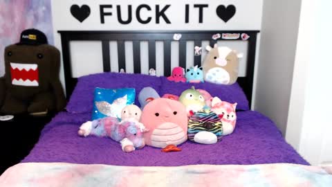 Snapshot of mackenziewolfe chatting on 09-22-25, 06:26 Mackenzie Wolfe online show from 09-22-25, 06:26