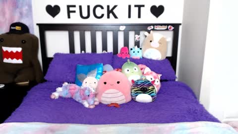 Snapshot of mackenziewolfe chatting on 09-23-25, 06:16 Mackenzie Wolfe online show from 09-23-25, 06:16