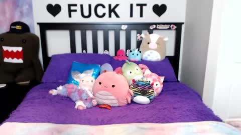 Snapshot of mackenziewolfe chatting on 09-24-25, 05:11 Mackenzie Wolfe online show from 09-24-25, 05:11