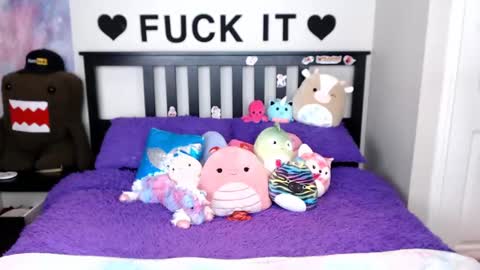 Snapshot of mackenziewolfe chatting on 09-29-25, 06:29 Mackenzie Wolfe online show from 09-29-25, 06:29