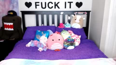 Snapshot of mackenziewolfe chatting on 10-04-25, 04:10 Mackenzie Wolfe online show from 10-04-25, 04:10