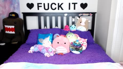 Snapshot of mackenziewolfe chatting on 10-10-25, 03:38 Mackenzie Wolfe online show from 10-10-25, 03:38