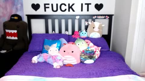 Snapshot of mackenziewolfe chatting on 10-11-25, 04:01 Mackenzie Wolfe online show from 10-11-25, 04:01