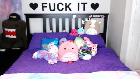 Snapshot of mackenziewolfe chatting on 10-12-25, 03:05 Mackenzie Wolfe online show from 10-12-25, 03:05