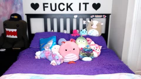 Snapshot of mackenziewolfe chatting on 10-13-25, 02:55 Mackenzie Wolfe online show from 10-13-25, 02:55