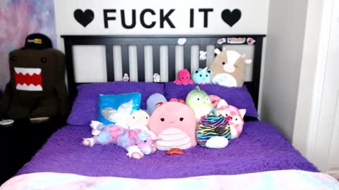 Snapshot of mackenziewolfe chatting on 10-15-25, 04:01 Mackenzie Wolfe online show from 10-15-25, 04:01