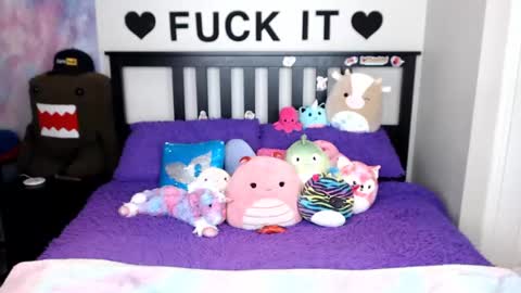 Snapshot of mackenziewolfe chatting on 10-18-25, 03:53 Mackenzie Wolfe online show from 10-18-25, 03:53