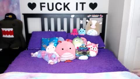 Snapshot of mackenziewolfe chatting on 10-20-25, 03:40 Mackenzie Wolfe online show from 10-20-25, 03:40