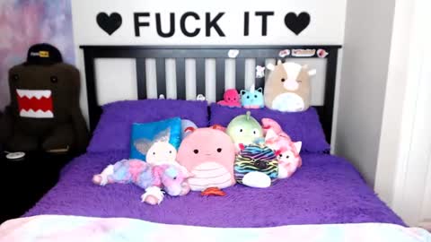 Snapshot of mackenziewolfe chatting on 10-21-25, 02:56 Mackenzie Wolfe online show from 10-21-25, 02:56