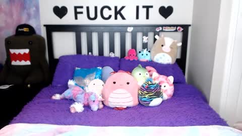 Snapshot of mackenziewolfe chatting on 10-26-25, 04:07 Mackenzie Wolfe online show from 10-26-25, 04:07