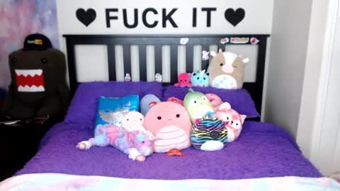 Snapshot of mackenziewolfe chatting on 10-30-25, 04:36 Mackenzie Wolfe online show from 10-30-25, 04:36