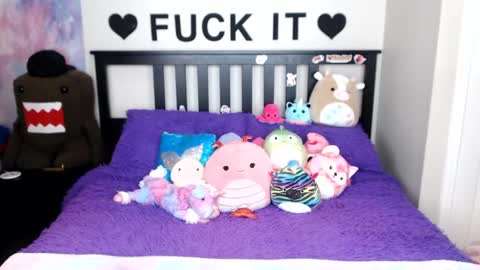 Snapshot of mackenziewolfe chatting on 11-03-25, 04:58 Mackenzie Wolfe online show from 11-03-25, 04:58