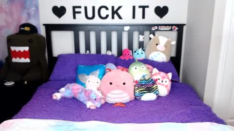 Snapshot of mackenziewolfe chatting on 11-12-25, 03:07 Mackenzie Wolfe online show from 11-12-25, 03:07