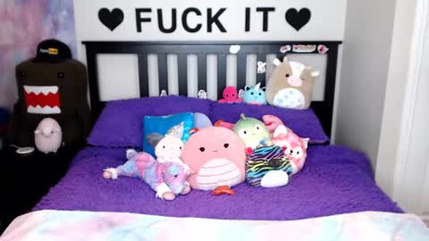 Snapshot of mackenziewolfe chatting on 11-17-25, 06:19 Mackenzie Wolfe online show from 11-17-25, 06:19