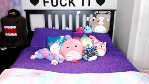 Snapshot of mackenziewolfe chatting on 11-21-25, 04:22 Mackenzie Wolfe online show from 11-21-25, 04:22