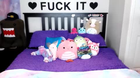 Snapshot of mackenziewolfe chatting on 11-25-25, 04:12 Mackenzie Wolfe online show from 11-25-25, 04:12