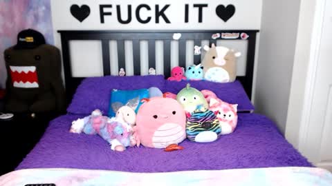 Mackenzie Wolfe online show from 12-01-25, 05:34