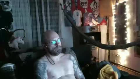 Snapshot of mad_dem0n chatting on 01-05-25, 04:58 Manuel online show from 01-05-25, 04:58