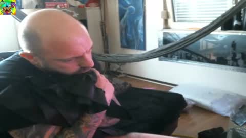 Snapshot of mad_dem0n chatting on 03-06-25, 02:18 Manuel online show from 03-06-25, 02:18