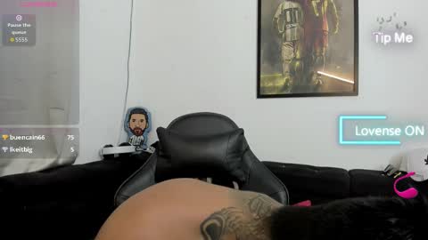 Snapshot of mad_maxxx1 chatting on 11-17-25, 11:54 max online show from 11-17-25, 11:54