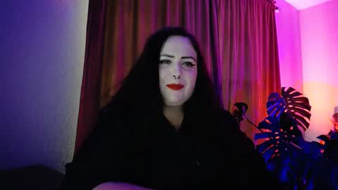 Snapshot of madaboutfeet666 chatting on 12-20-24, 05:40 Miss Morticia online show from 12-20-24, 05:40