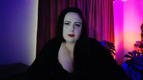 Snapshot of madaboutfeet666 chatting on 12-20-24, 08:45 Miss Morticia online show from 12-20-24, 08:45