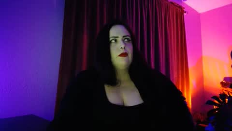Snapshot of madaboutfeet666 chatting on 12-21-24, 01:04 Miss Morticia online show from 12-21-24, 01:04