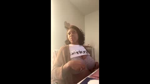 Snapshot of madam_glam chatting on 12-16-25, 02:55 madam_glam online show from 12-16-25, 02:55