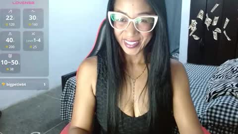 Snapshot of madam_klauss chatting on 03-04-26, 07:36 EMILY online show from 03-04-26, 07:36