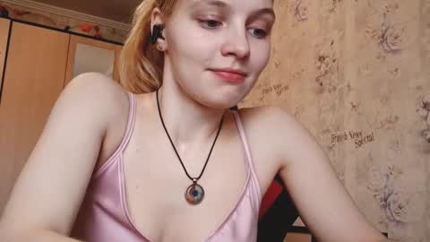 Snapshot of maddiecager chatting on 03-02-26, 07:15 Emma online show from 03-02-26, 07:15