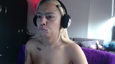 Snapshot of maddiie_and_clyde chatting on 02-15-26, 02:47 maddiie and clyde online show from 02-15-26, 02:47