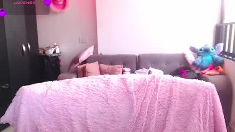 Snapshot of maddiie_and_clyde chatting on 02-20-26, 04:18 maddiie and clyde online show from 02-20-26, 04:18