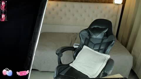 Maddy Please help me with your thumbs up its important online show from 01-21-25, 07:58