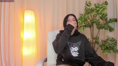 Maddy Please help me with your thumbs up its important online show from 03-06-25, 04:08