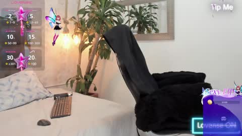 Snapshot of maddy_cooper_ chatting on 01-18-25, 10:49 Maddy online show from 01-18-25, 10:49