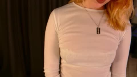 Snapshot of maddygarcia chatting on 09-27-25, 10:26 maddygarcia online show from 09-27-25, 10:26