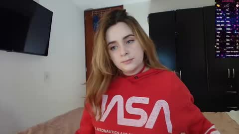 Snapshot of madelamee chatting on 02-14-25, 10:58 madelamee online show from 02-14-25, 10:58