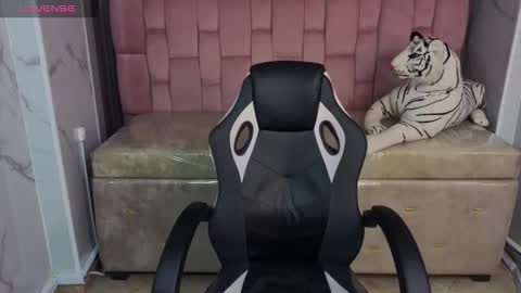 madelen  online show from 12-15-25, 08:02