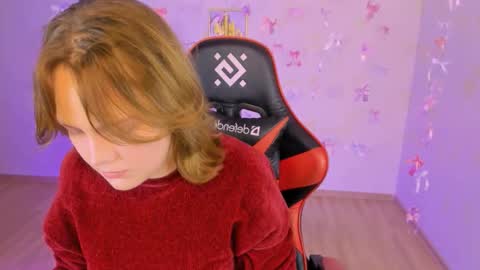 Snapshot of madeline_doll chatting on 11-09-25, 04:38 Madeline online show from 11-09-25, 04:38