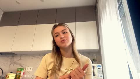 Kira online show from 03-18-26, 01:47