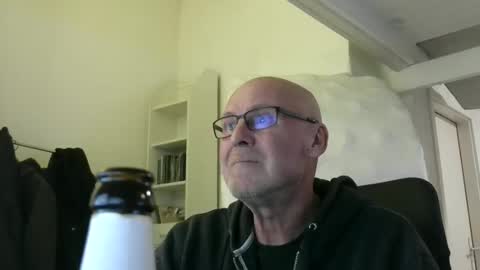 Snapshot of madio1187940 chatting on 12-15-25, 04:11 madio1187940 online show from 12-15-25, 04:11